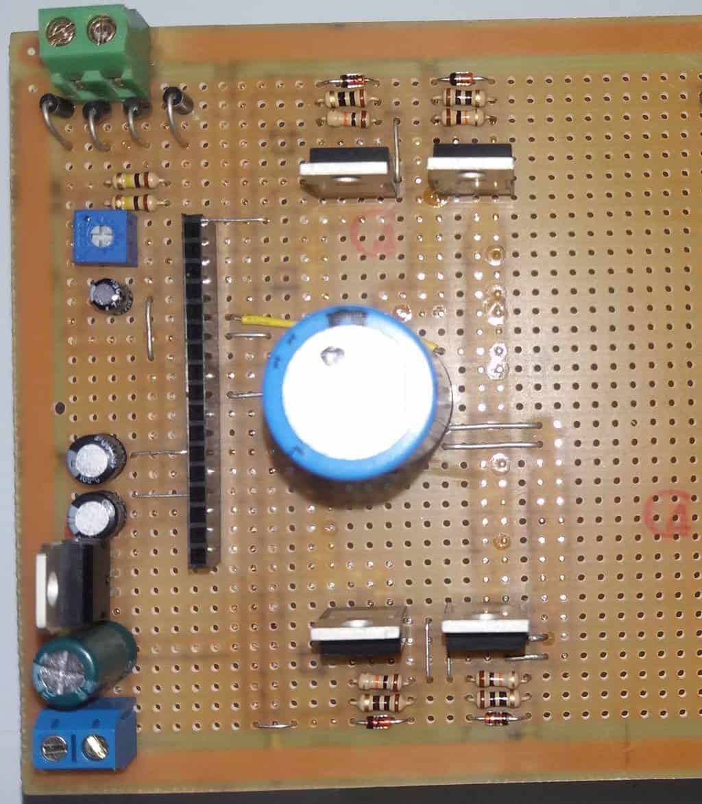 Lado dos Componentes da Placa Ilhada Inversor Senoidal Pura Parte 2 - Eduardo Aquino Lado dos Componentes da Placa Ilhada Inversor Senoidal Pura Parte 2 - Eduardo Aquino